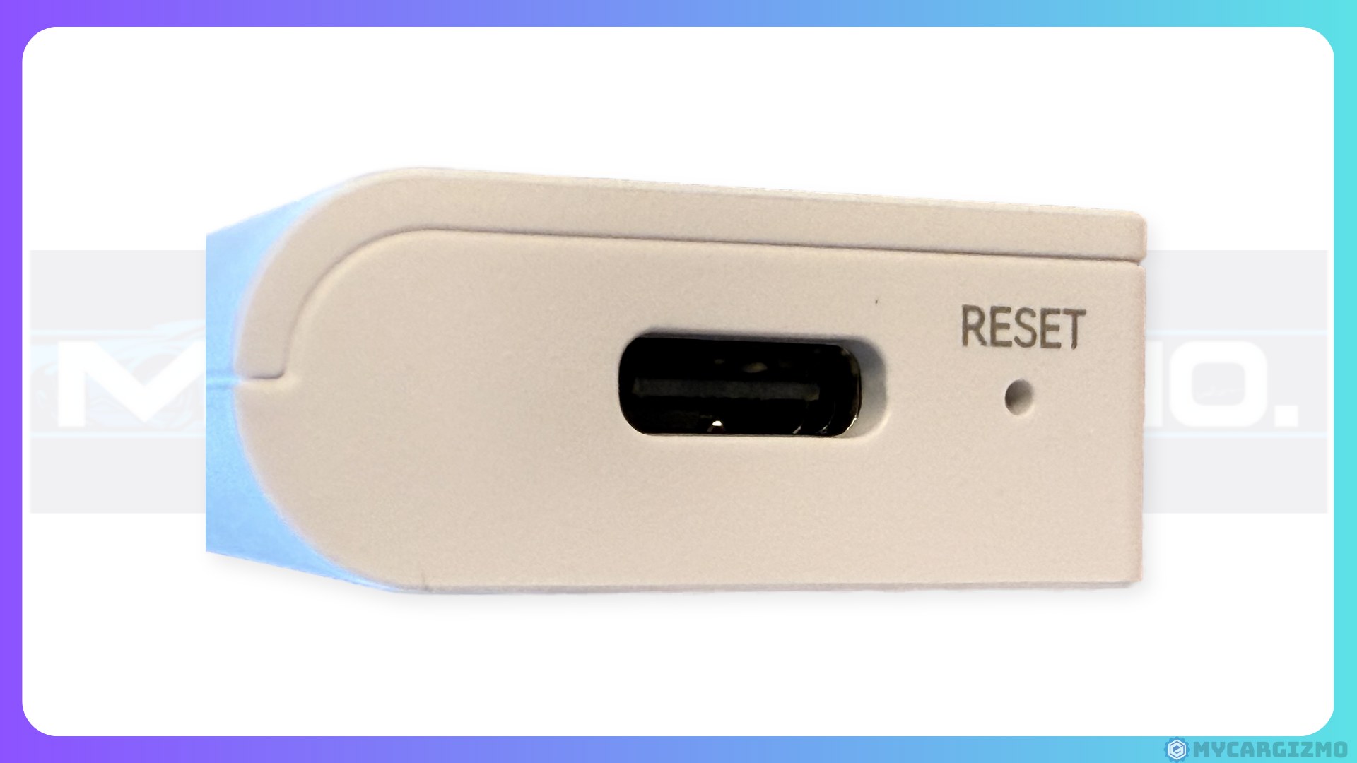 本体反対側のUSB-Cポートとリセット穴